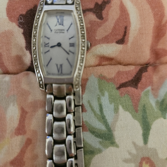 Bundle of used watches,untested.2 Citizen w/books,2 Aigner,etc. - Picture 3 of 16